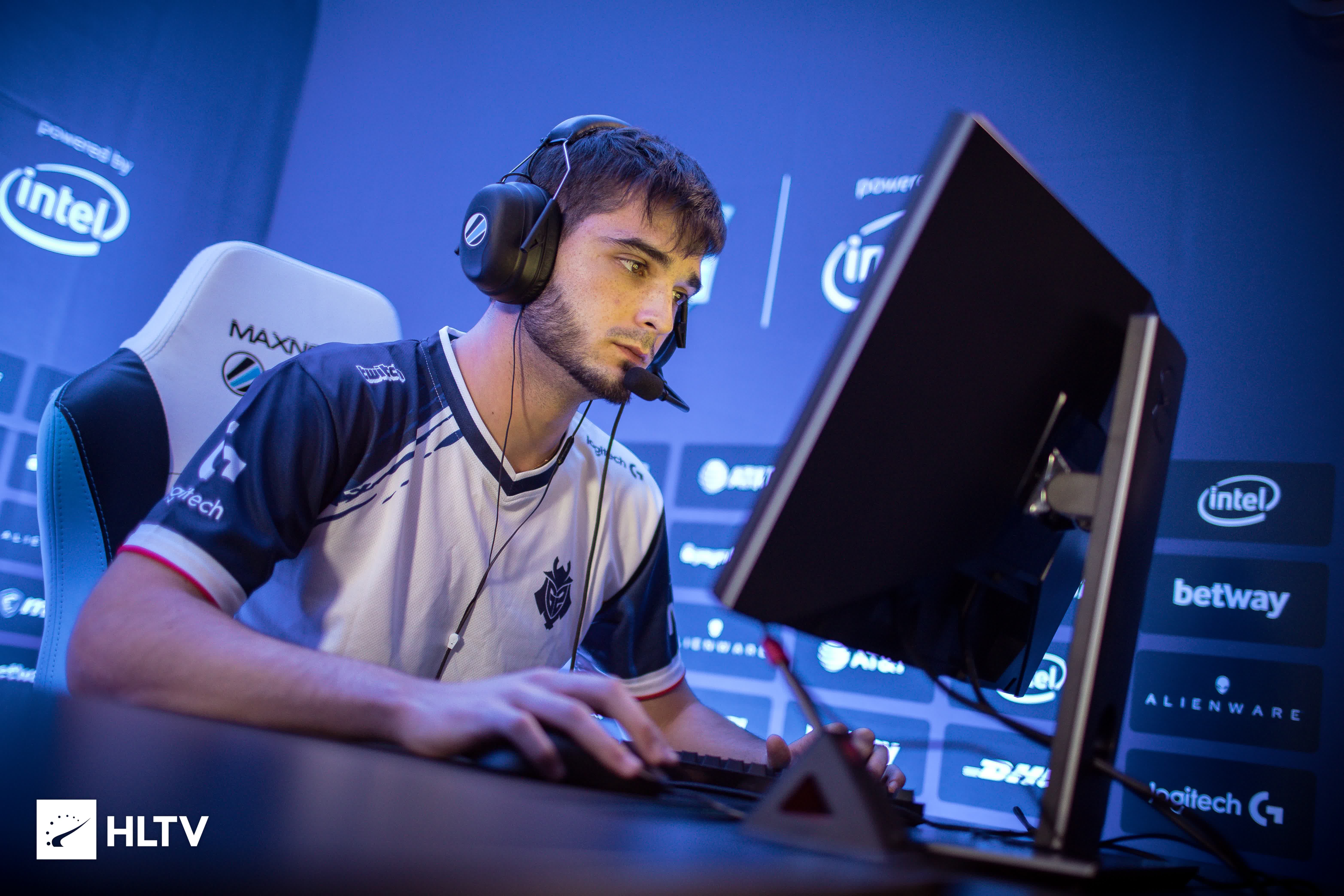 快船在风雨 快船在风雨